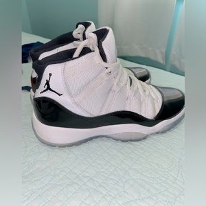 Air Jordan 11 retro concord